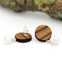 Holzohrringe Zebranoholz mit Natursteinperle weiß Ohrringe Holzohrringe Zebranoholz mit Natursteinperle weiß Ohrringe